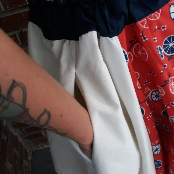 Handmade vintage inspired circle skirt with pockes - Picture 3 of 4